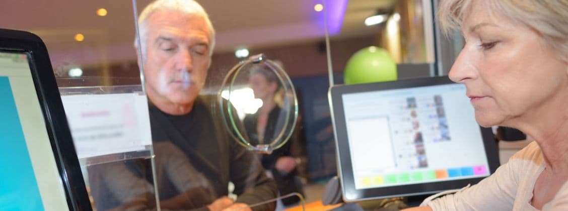 Responsable de caisse exerçant sa profession au Marché de Rungis